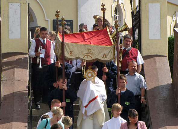 Procesja z Najświętszym Sakramentem w uroczystość Bożego Ciała
