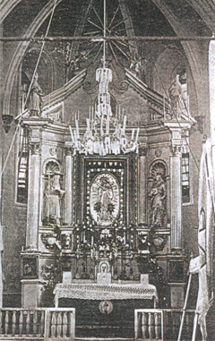 Ołtarz kościoła w Buszczu, z którego został zdjęty obraz Matki Boskiej. Zdjęcie wykonane prawdopodobnie jeszcze przed wybuchem II wojny światowej