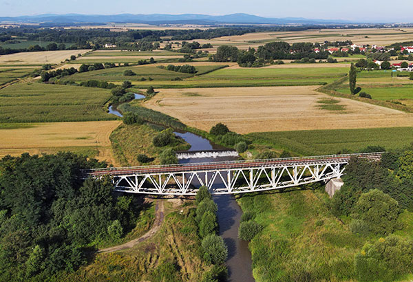 Most kolejowy nad rzeką Osobłogą