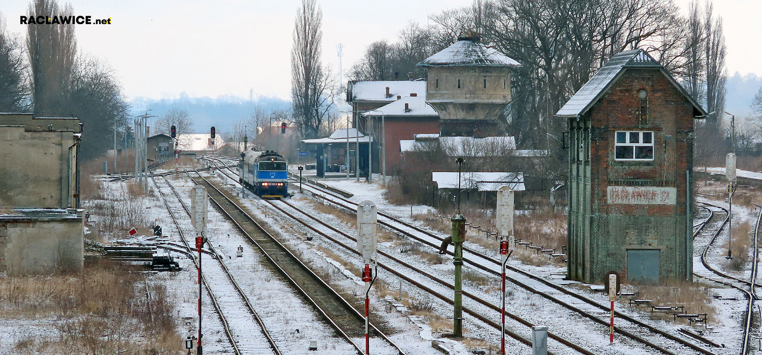 Pociąg Intercity w Racławicach Śląskich